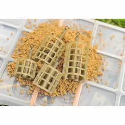 GURU Cages Feeder-Cage feeder coup commercial cage feeder